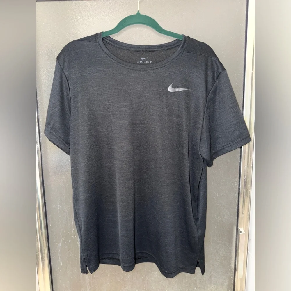🟪Firm Price🟪 Nike Dri fit short sleeve tee